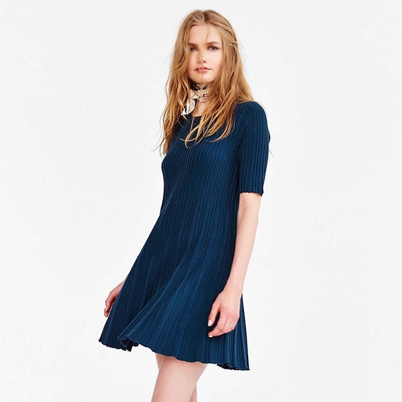 Cooperative Dresses & Skirts - Cooperative Urban Outfitters Green Pleated Sweater Dress size Extra Small